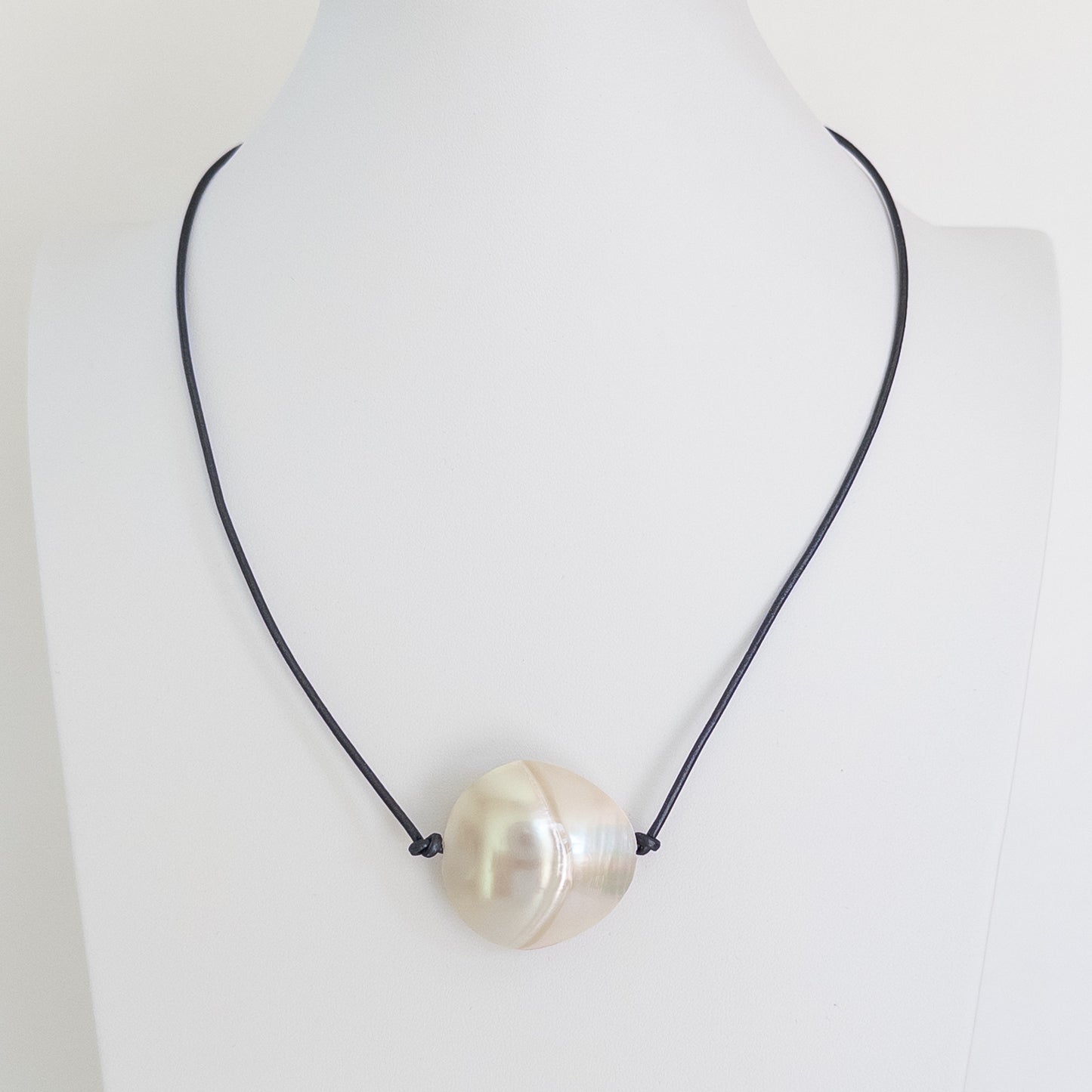 Round Mother of Pearl Necklace