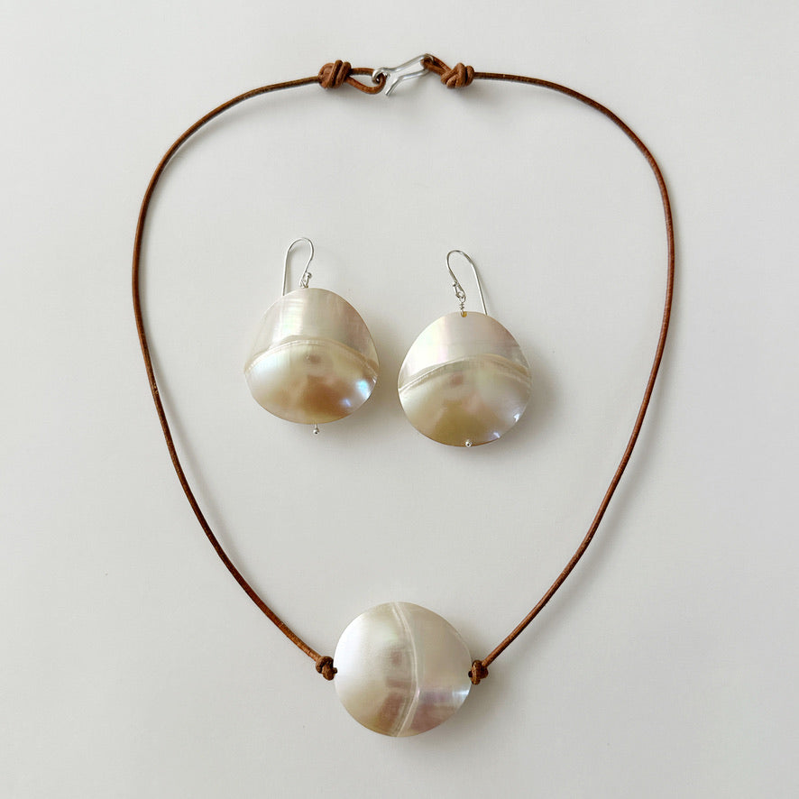 Round Mother of Pearl Necklace